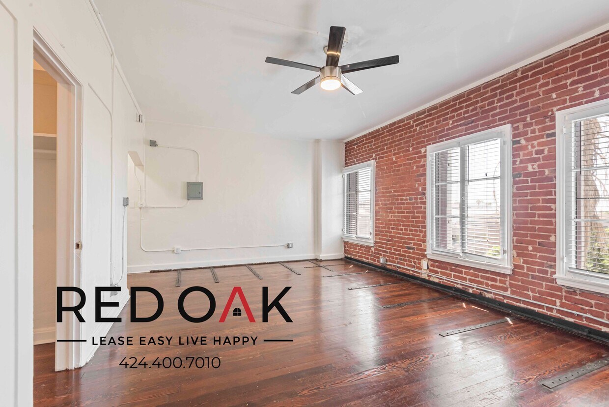 Foto principal - 854 S Oxford Ave