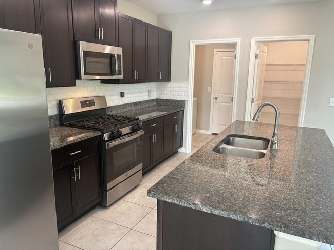 Foto del edificio - 9663 Channing Hill Dr