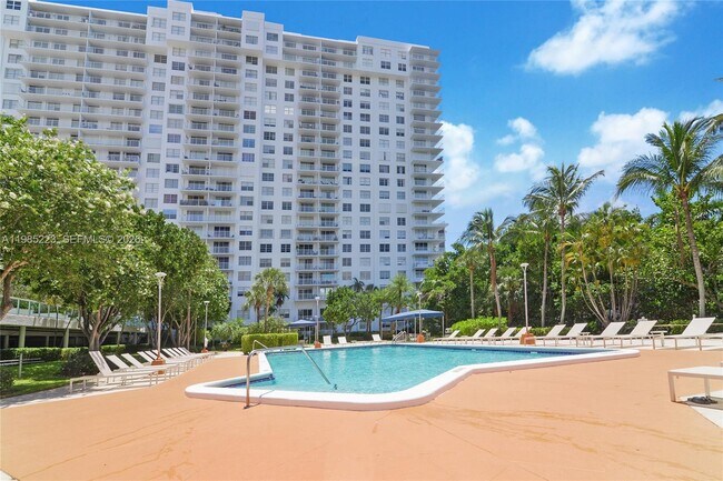 Foto del edificio - 2801 NE 183rd St