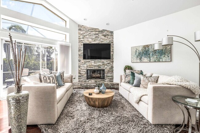 Foto del edificio - 10108 Lake Julia Cir