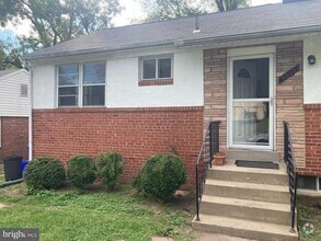 Building Photo - 9316 Warren St