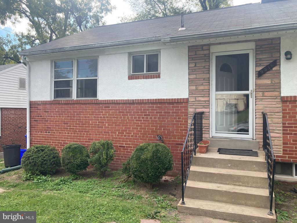Primary Photo - 9316 Warren St