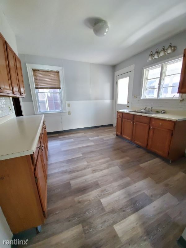 Building Photo - 4 br, 1.5 bath House - 31 Baldwin St