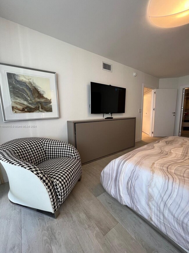 Foto del edificio - 6301 Collins Ave