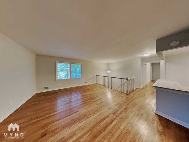 Foto del edificio - 6489 Lynn Dale Ln