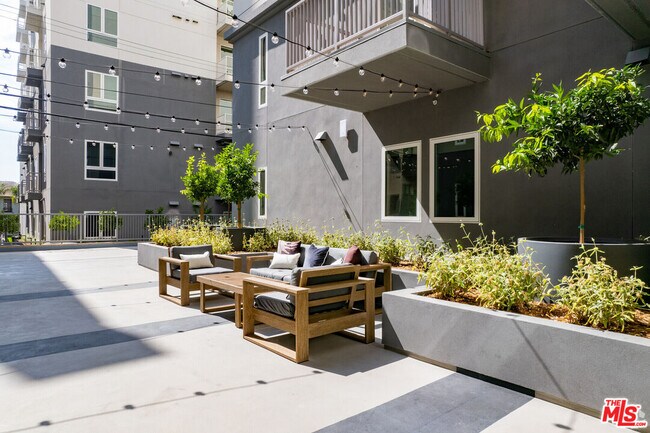 Foto del edificio - 839 S Fedora St