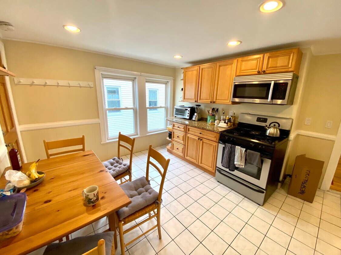 172 Walnut St Unit 3, Watertown, MA 02472 Rentals in Watertown at 172