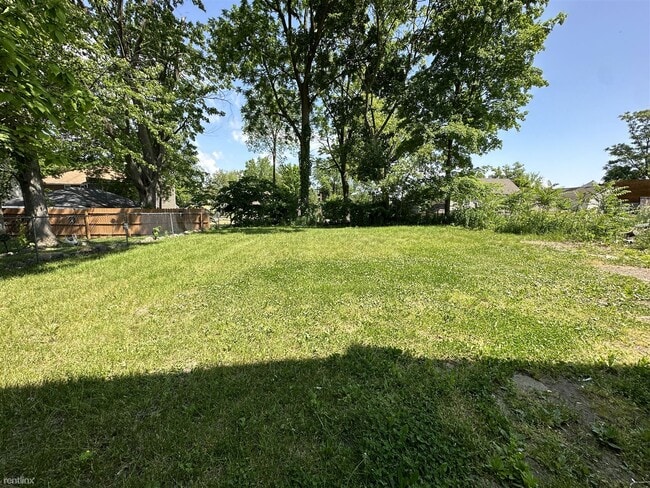 Foto del edificio - 1 br, 1 bath Triplex - 116 W Biddle St 116...