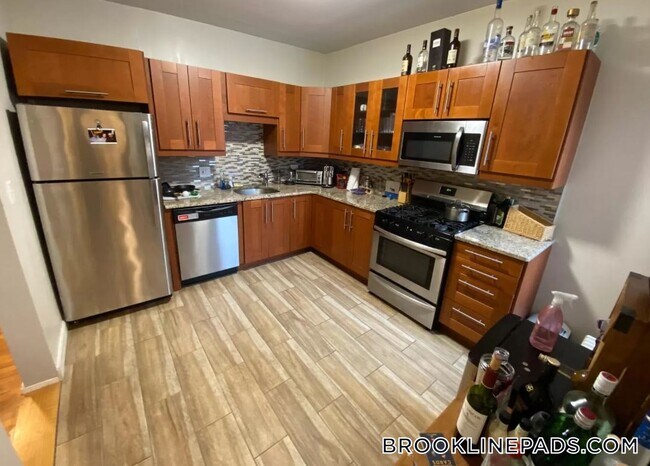 Foto del edificio - 170 Thorndike St