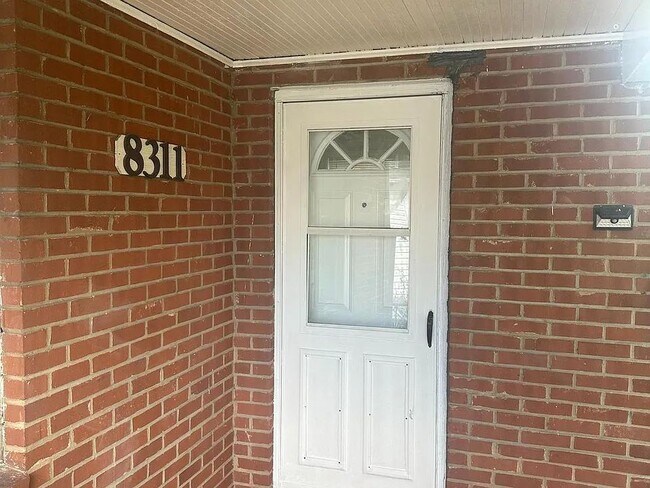 Foto del edificio - 8311 Wilson Ave