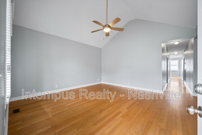 Building Photo - 1519 10th Ave N
