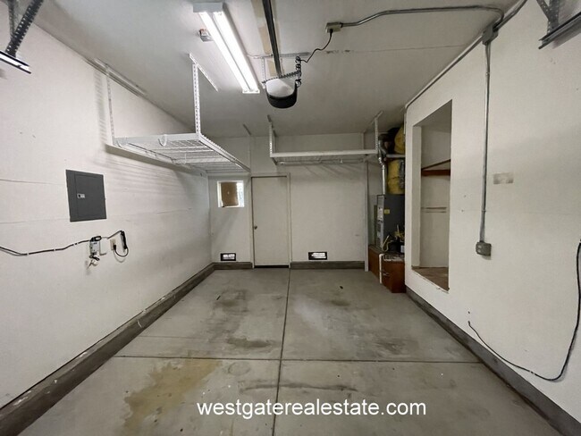 Building Photo - 308 5th St