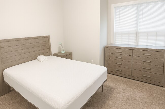 Foto del edificio - 2221 Mountain Mist Ct