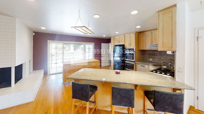 Building Photo - 1465 Redwood Dr