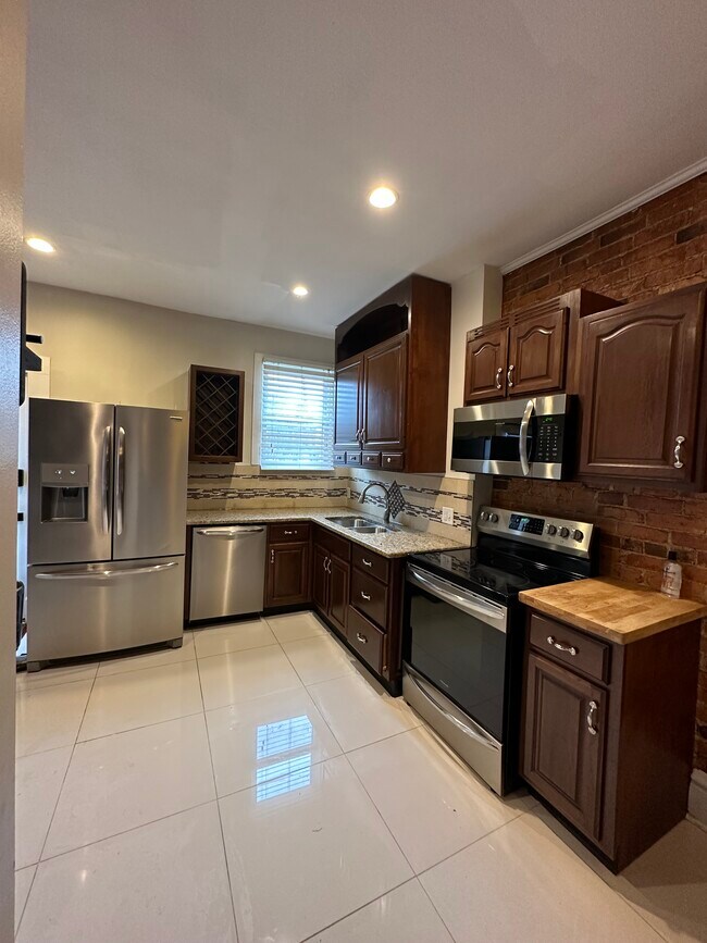 Kitchen - 428 Morrison Ave