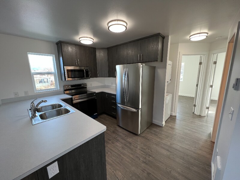 Primary Photo - 401 Eighth Ave W