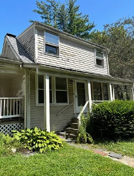 Building Photo - 1057 N Pleasant St