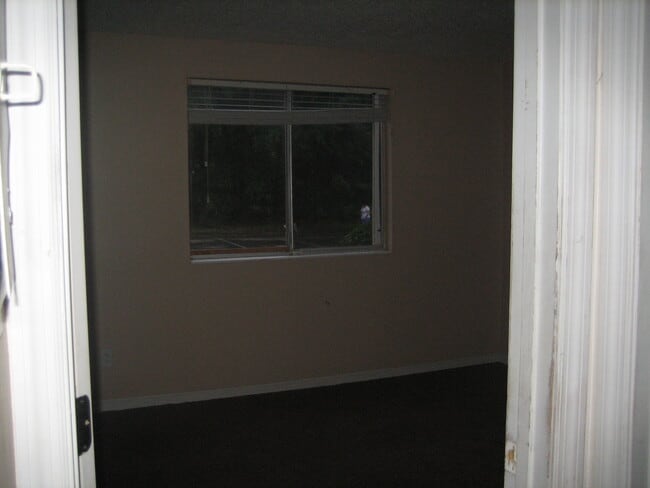 Building Photo - 8849 Old Kings Rd S