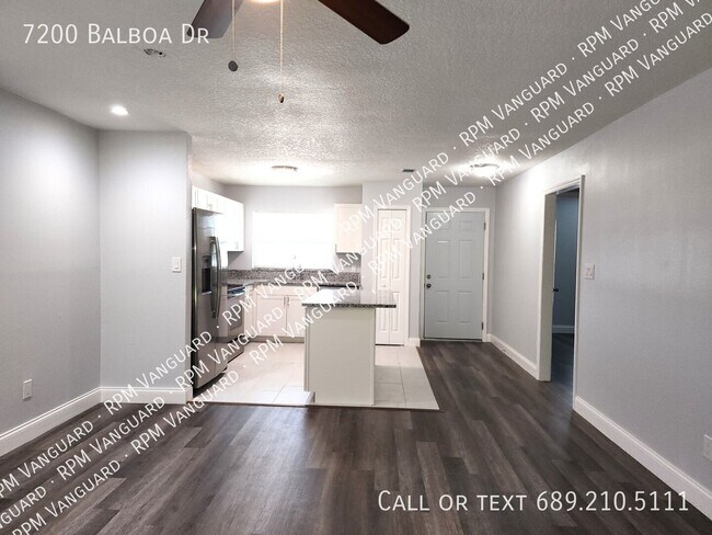Foto del edificio - 7200 Balboa Dr