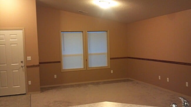 Building Photo - 5520 Cleveland Ln