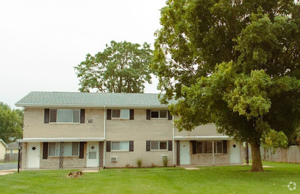 Building Photo - Pine Manor Apartments