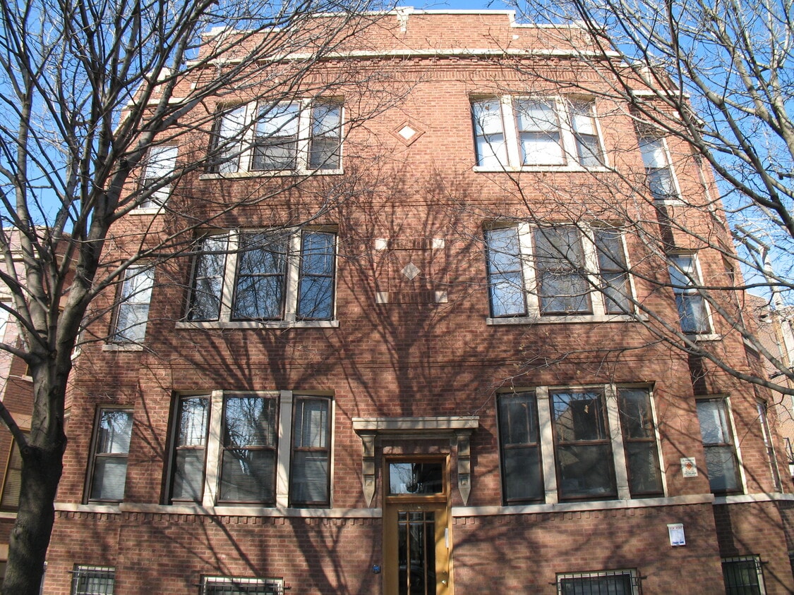 Primary Photo - 2116 W Berteau Ave