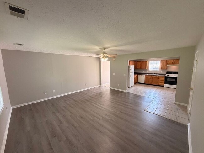 Photo - 921 Altamont Ct Apartment