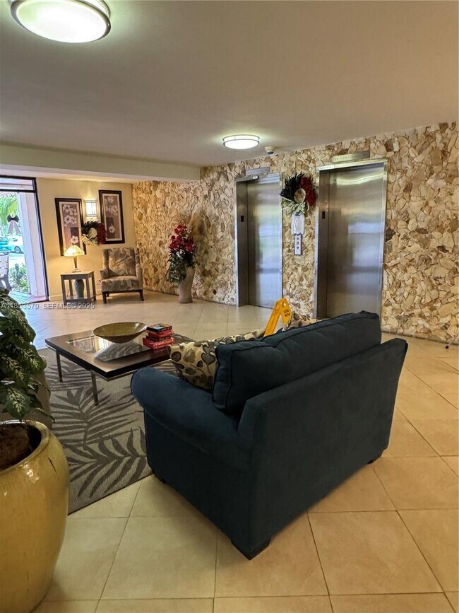 Foto del edificio - 2940 N Course Dr