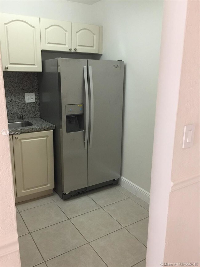 Foto del edificio - 9403 SW 76th St