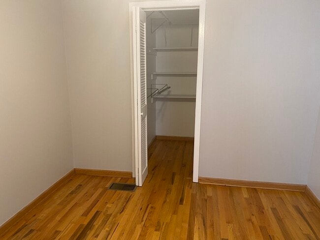 Foto del edificio - 1500 N Elk Grove Ave