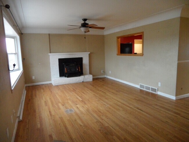 Foto del edificio - 1573 Riverside Dr