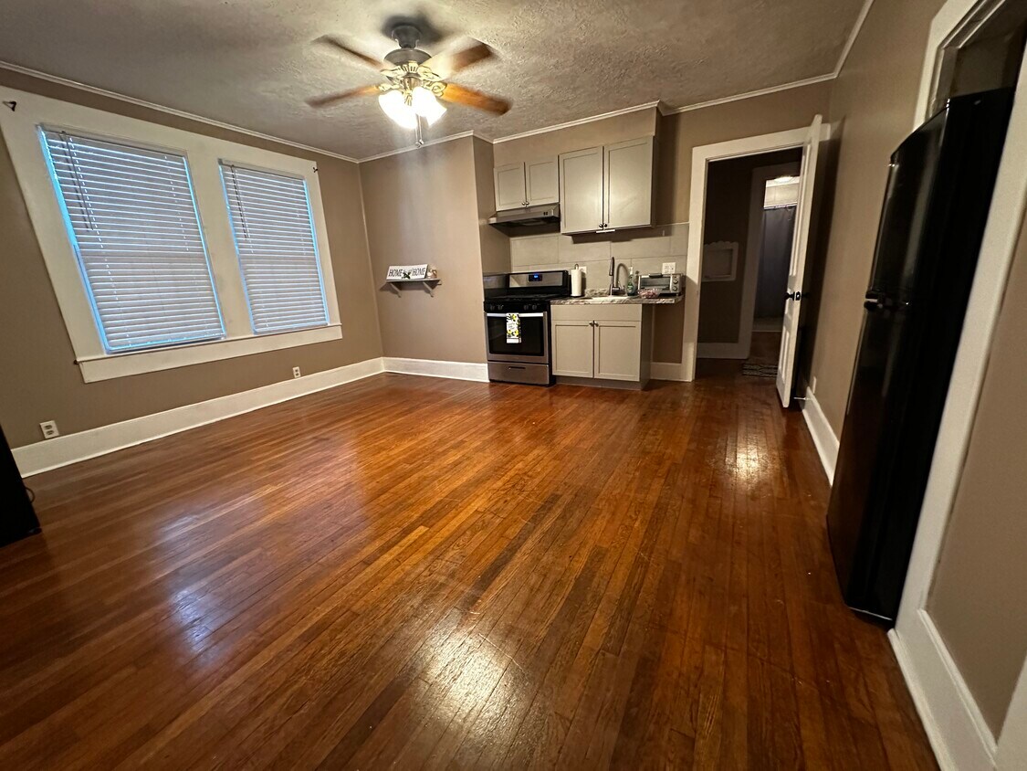 Primary Photo - 104 Nouveau Ln