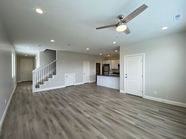 Building Photo - NEWER 4 BEDROOM SAND HOLLOW TOWNHOME FOR R...