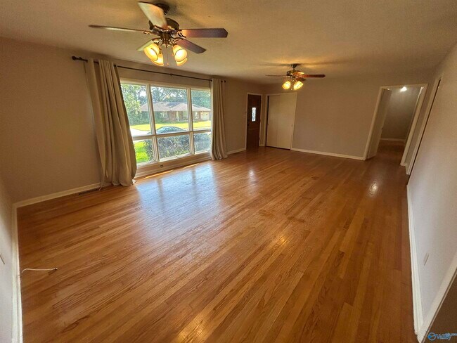 Foto del edificio - 1607 Chapman Ave NE