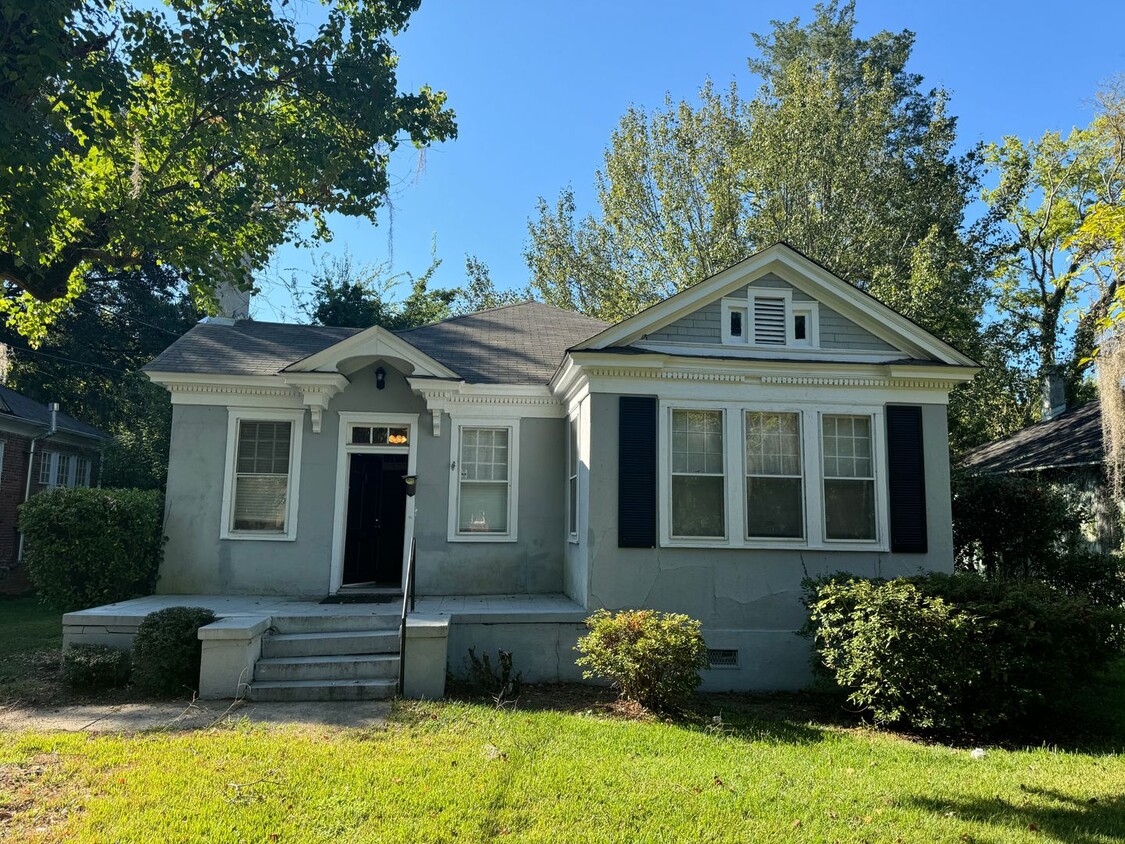 Primary Photo - Adorable Bungalow