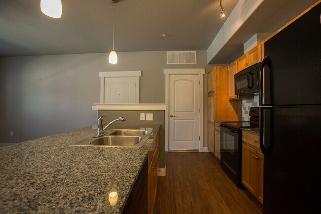 Foto del edificio - 5233 Boardwalk Dr