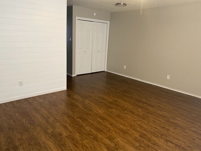 Building Photo - 1412 B COURTNEY PL