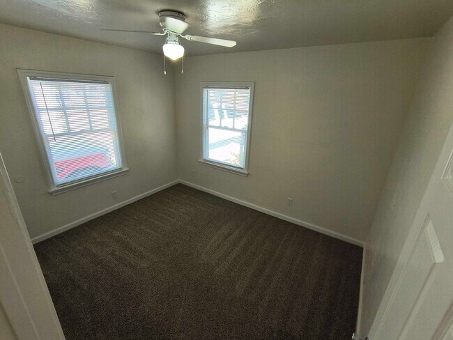 Foto del edificio - Cute Home in Oildale with Move In Special!