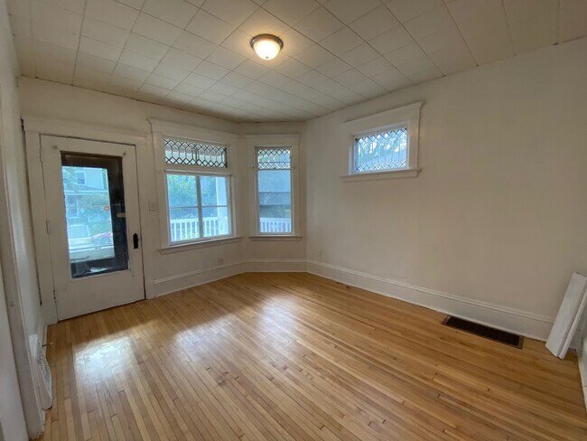Foto del edificio - 2621 Colfax Ave S