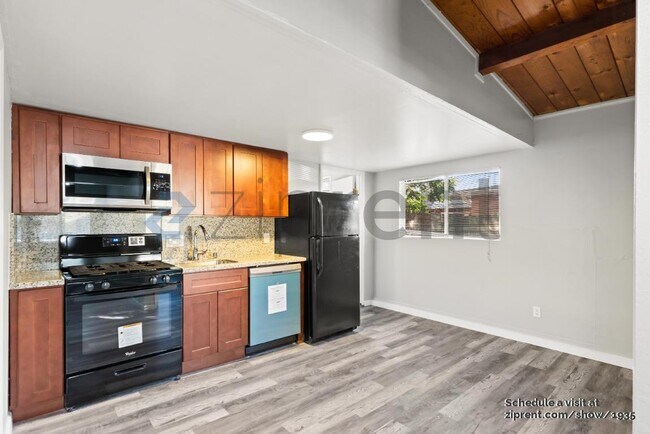 Building Photo - 1496 Edsel Dr
