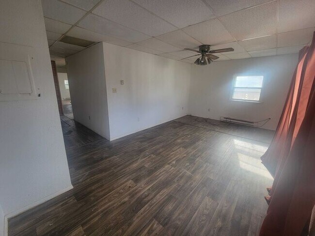 Building Photo - Cozy 2-Bedroom Home with Spacious Eat-In K...