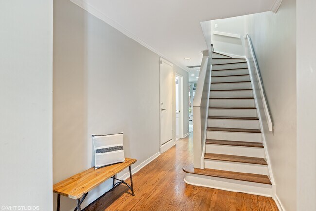 Foto del edificio - 2675 N Greenview Ave