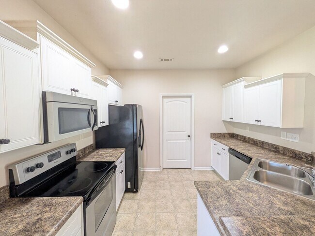 Foto del edificio - 859 Westlawn Dr