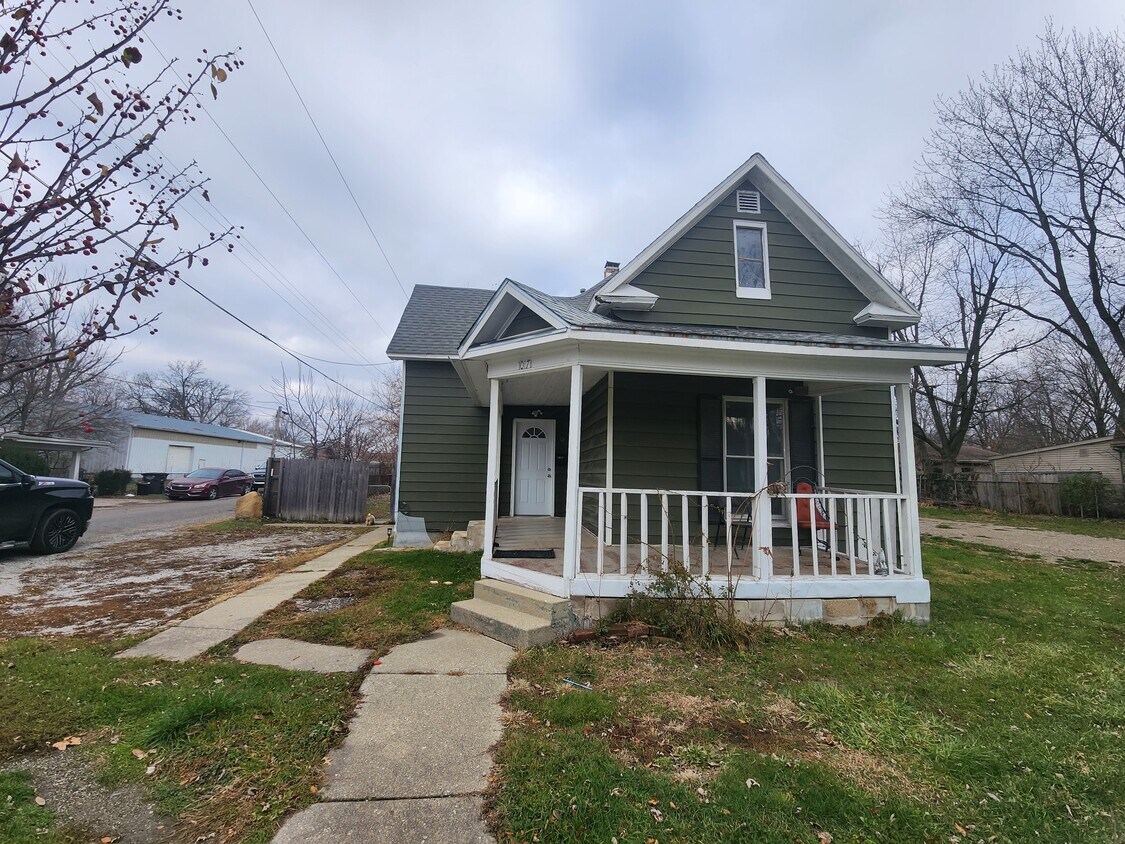 Primary Photo - 1017 E Williams St