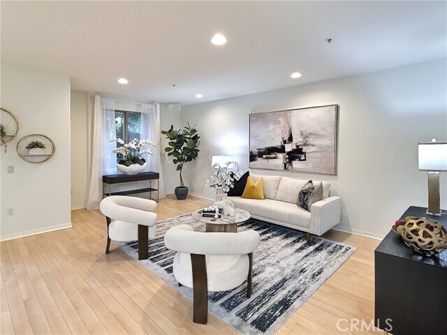 Foto del edificio - 931 E Walnut St