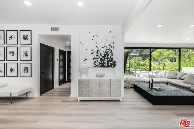 Building Photo - 4961 Marmol Dr