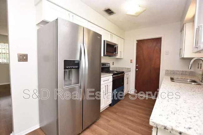 Foto del edificio - 1015 E Tee Cir