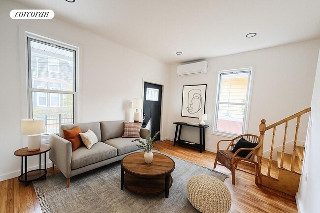 Building Photo - 14 Vermont Ct