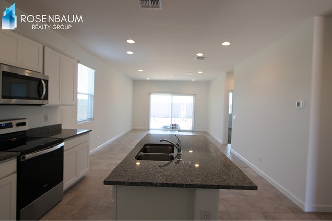 Building Photo - 38095 W Cannataro Ln