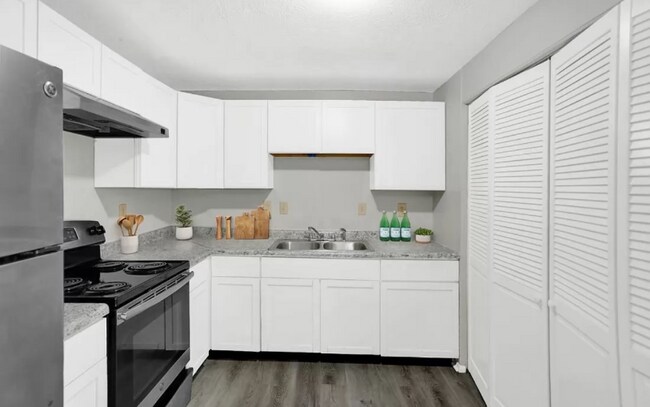 Building Photo - 802 Woodlark Dr
